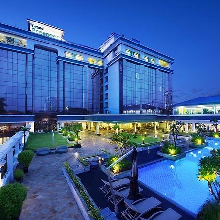 Grand Hotel Preanger Bandung Esterno foto