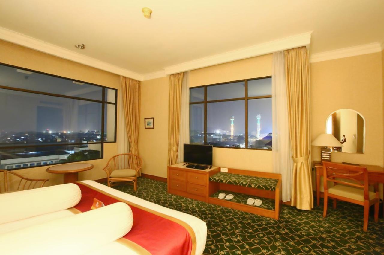 Grand Hotel Preanger Bandung Esterno foto